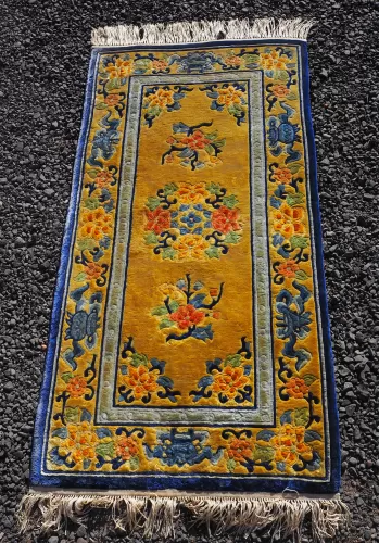 Fine Quality Small Chinese Silk Rug