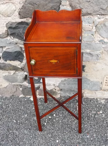 Georgian Mahogany inlaid Bedside Cabinet