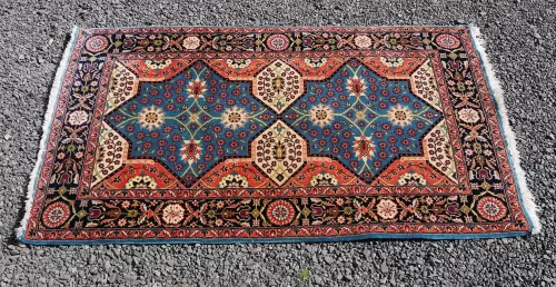 Fine Quality Persian Hand Knotted Wool Rug