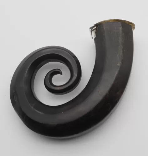 Unusual Shape Scottish Horn Snuff Mull