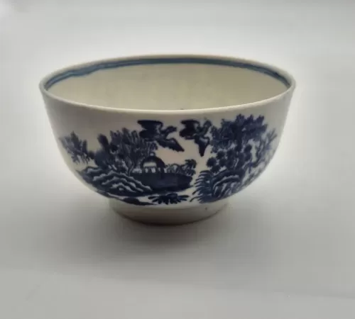 18th Century Worcester Tea Bowl. C. 1780