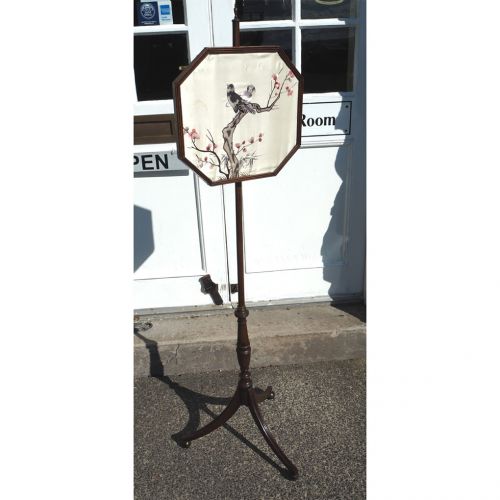 Georgian Mahogany Pole Screen. Nice Base