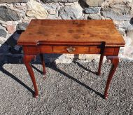Fine 18th Cent. Walnut Cabriole Leg Tea Table